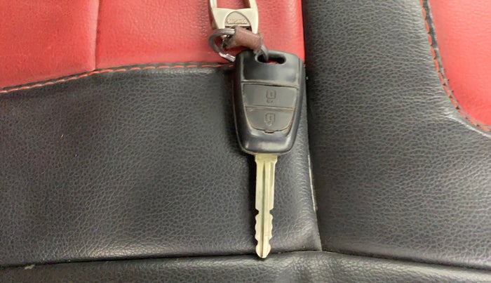 2017 Hyundai Grand i10 MAGNA 1.2 KAPPA VTVT, CNG, Manual, 66,826 km, Key Close Up