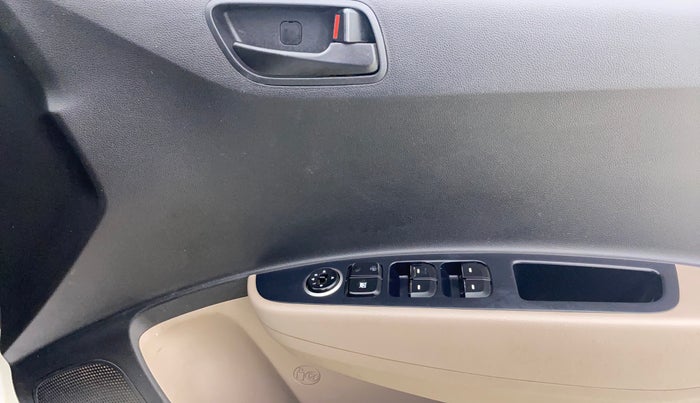 2017 Hyundai Grand i10 MAGNA 1.2 KAPPA VTVT, CNG, Manual, 66,826 km, Driver Side Door Panels Control