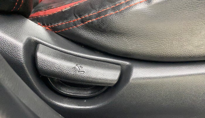 2017 Hyundai Grand i10 MAGNA 1.2 KAPPA VTVT, CNG, Manual, 66,826 km, Driver Side Adjustment Panel