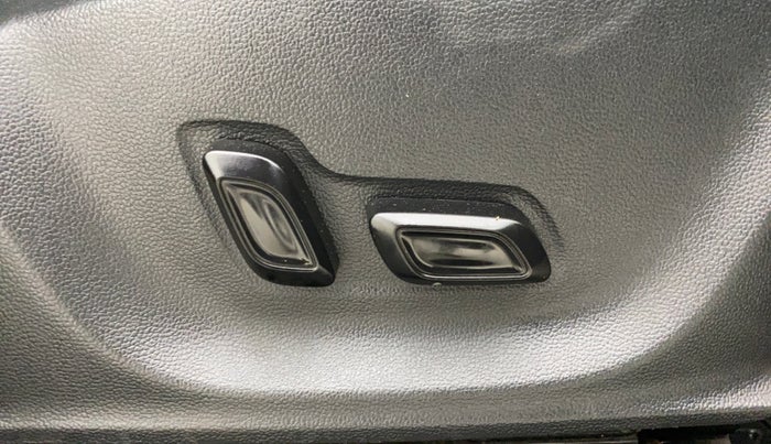 2023 MG ASTOR SHARP 1.5 MT, Petrol, Manual, 22,394 km, Driver Side Adjustment Panel