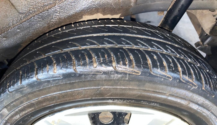 2017 Maruti Wagon R 1.0 VXI, Petrol, Manual, 58,924 km, Left Rear Tyre Tread