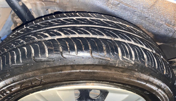 2017 Maruti Wagon R 1.0 VXI, Petrol, Manual, 58,924 km, Right Rear Tyre Tread