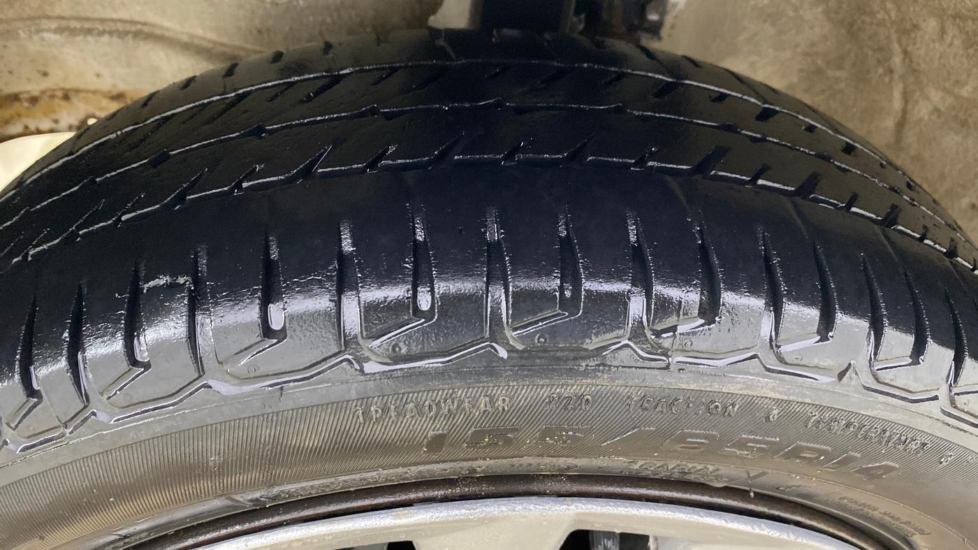 2015 Maruti Wagon R 1.0 VXI, CNG, Manual, 1,14,243 km, Left Front Tyre Tread