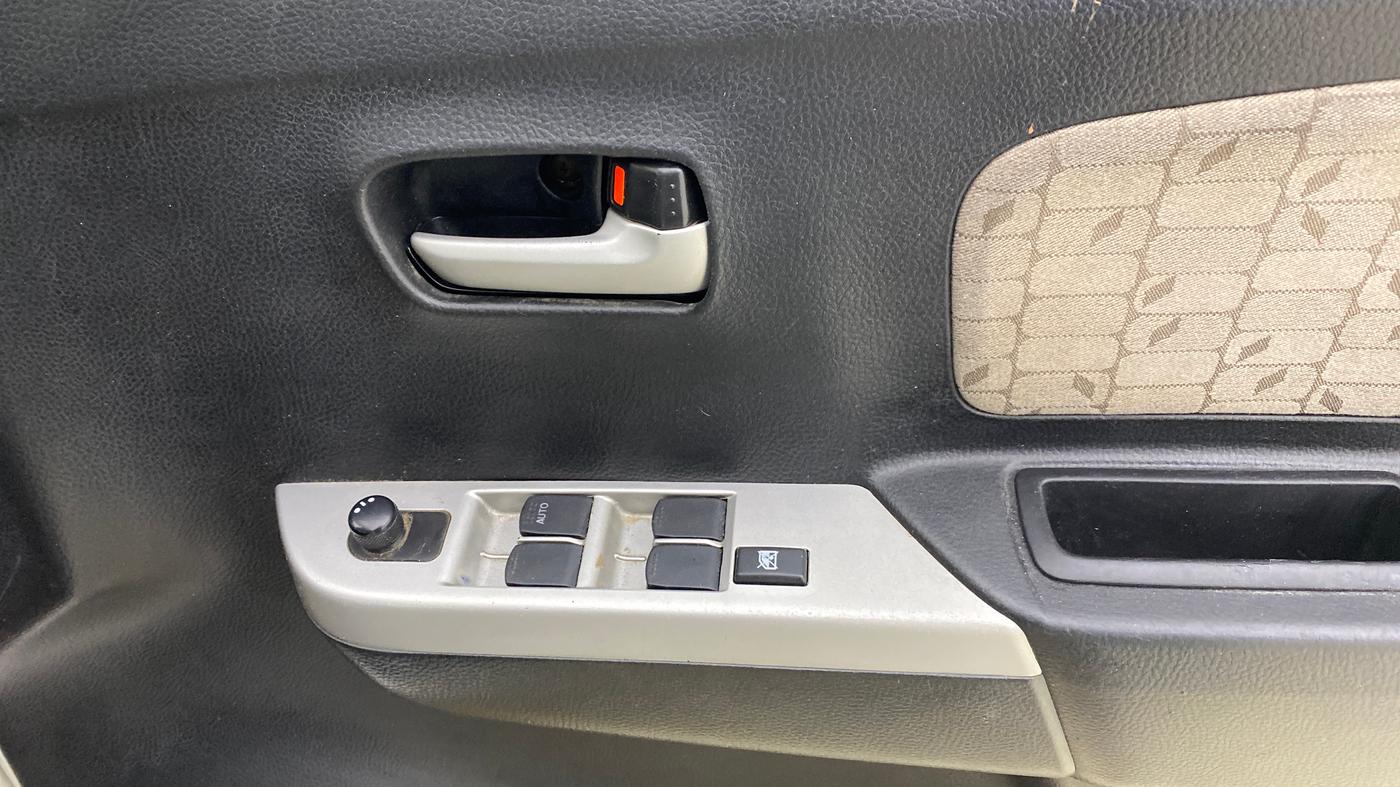 2015 Maruti Wagon R 1.0 VXI, CNG, Manual, 1,14,243 km, Driver Side Door Panels Control