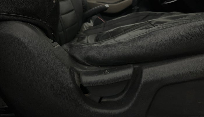 2017 Hyundai Elite i20 MAGNA EXECUTIVE 1.2, Petrol, Manual, 49,733 km, Driver Side Adjustment Panel