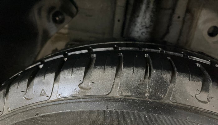 2017 Hyundai Elite i20 MAGNA EXECUTIVE 1.2, Petrol, Manual, 49,733 km, Right Rear Tyre Tread