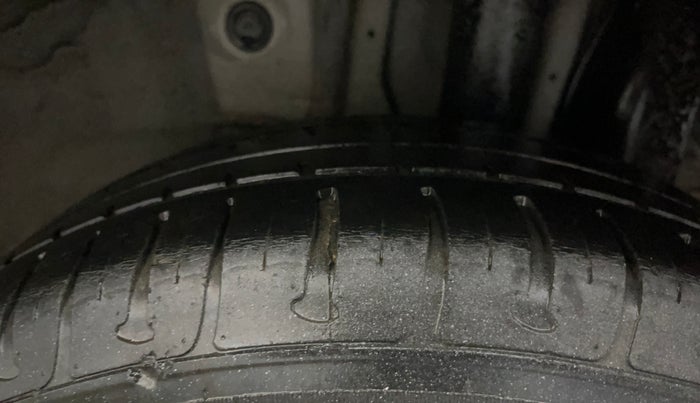 2017 Hyundai Elite i20 MAGNA EXECUTIVE 1.2, Petrol, Manual, 49,733 km, Left Rear Tyre Tread