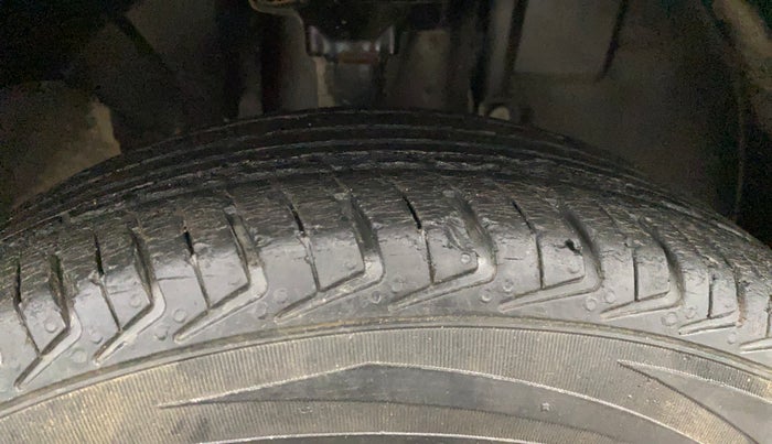 2019 Renault Kwid RXL, Petrol, Manual, 40,576 km, Right Front Tyre Tread