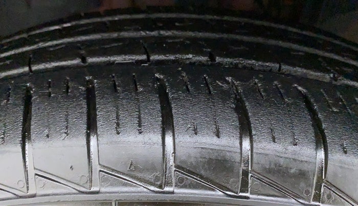 2020 Renault TRIBER RXL AT, Petrol, Automatic, 19,813 km, Left Front Tyre Tread
