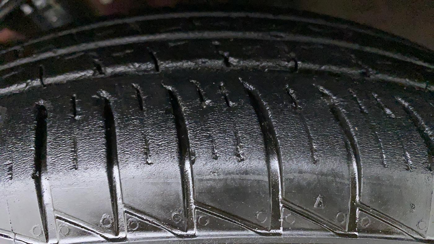2020 Renault TRIBER RXL AT, Petrol, Automatic, 19,813 km, Left Rear Tyre Tread