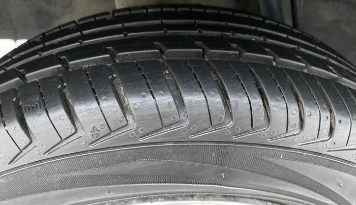 2018 Renault Kwid 1.0 RXT Opt, Petrol, Manual, 20,947 km, Right Rear Tyre Tread