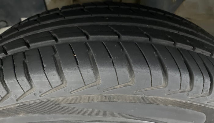 2018 Renault Kwid 1.0 RXT Opt, Petrol, Manual, 20,947 km, Left Front Tyre Tread