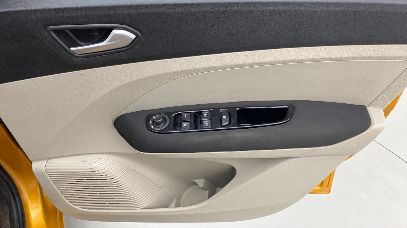 2019 Renault TRIBER 1.0 RXZ, Petrol, Manual, 77,650 km, Driver Side Door Panels Control