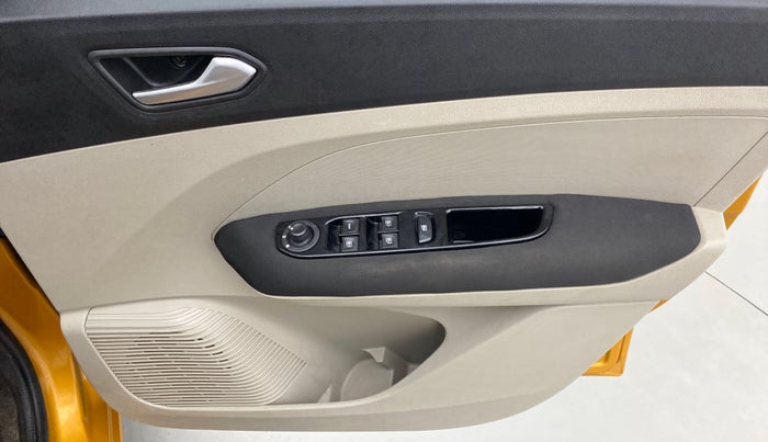 2019 Renault TRIBER 1.0 RXZ, Petrol, Manual, 77,650 km, Driver Side Door Panels Control