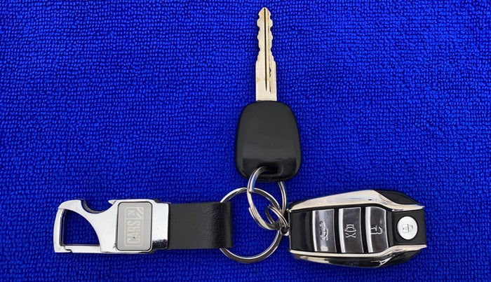 2016 Maruti Celerio VXI CNG, CNG, Manual, 74,273 km, Key Close Up