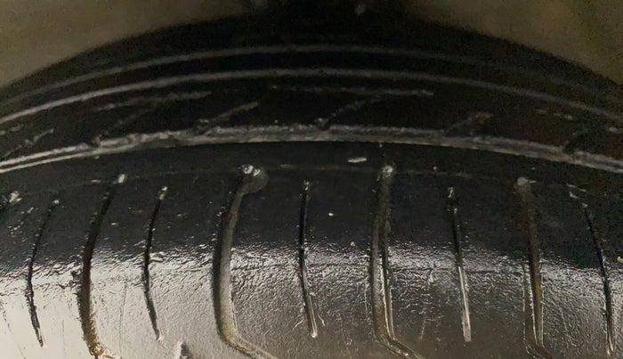 2016 Maruti Celerio VXI CNG, CNG, Manual, 74,273 km, Left Front Tyre Tread