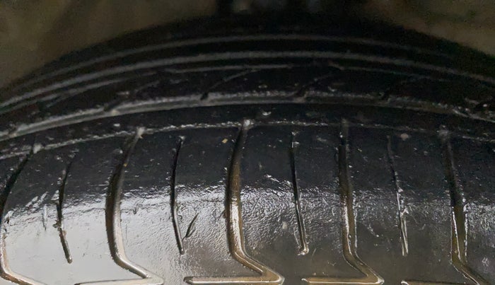 2016 Maruti Celerio VXI CNG, CNG, Manual, 74,273 km, Right Front Tyre Tread