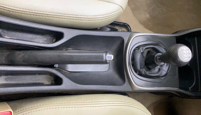 2015 Honda City 1.5L I-VTEC V MT, Petrol, Manual, 1,00,092 km, Gear Lever