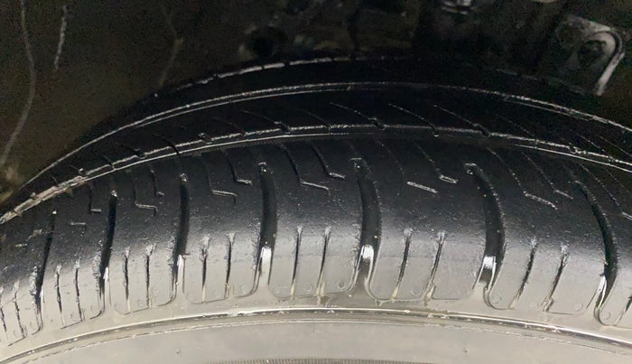 2015 Honda City 1.5L I-VTEC V MT, Petrol, Manual, 1,00,092 km, Right Front Tyre Tread
