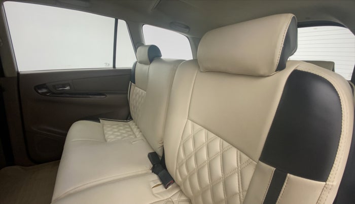 2015 Toyota Innova 2.5 VX 8 STR BS IV, Diesel, Manual, 1,44,861 km, Right Side Rear Door Cabin