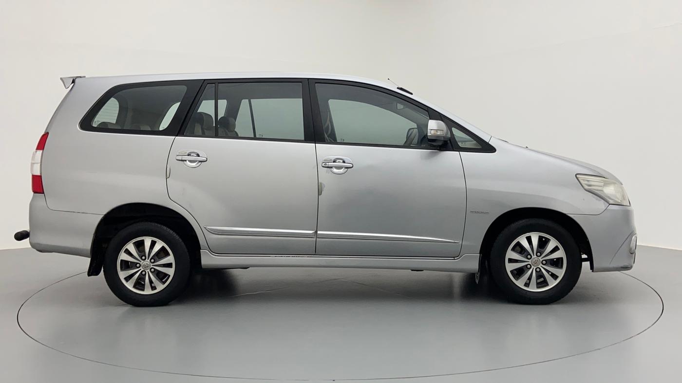 2015 Toyota Innova 2.5 VX 8 STR BS IV, Diesel, Manual, 1,44,861 km, Right Side