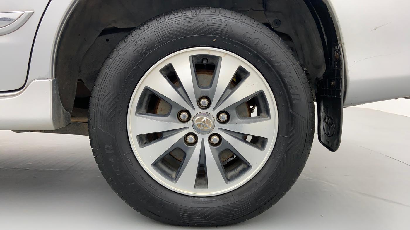 2015 Toyota Innova 2.5 VX 8 STR BS IV, Diesel, Manual, 1,44,861 km, Left Rear Wheel