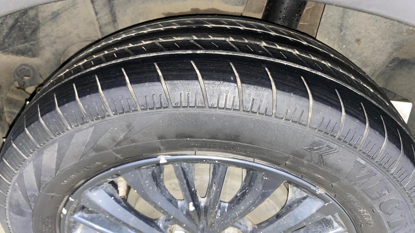 2021 Maruti XL6 ZETA MT, Petrol, Manual, 42,231 km, Left Rear Tyre Tread