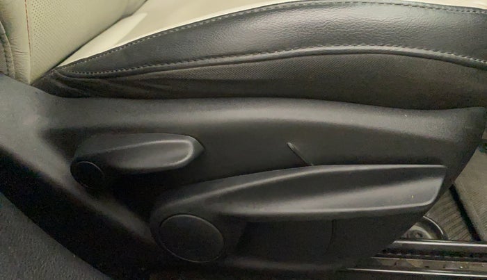 2017 Jeep Compass LIMITED 1.4 PETROL AT, Petrol, Automatic, 40,579 km, Driver Side Adjustment Panel