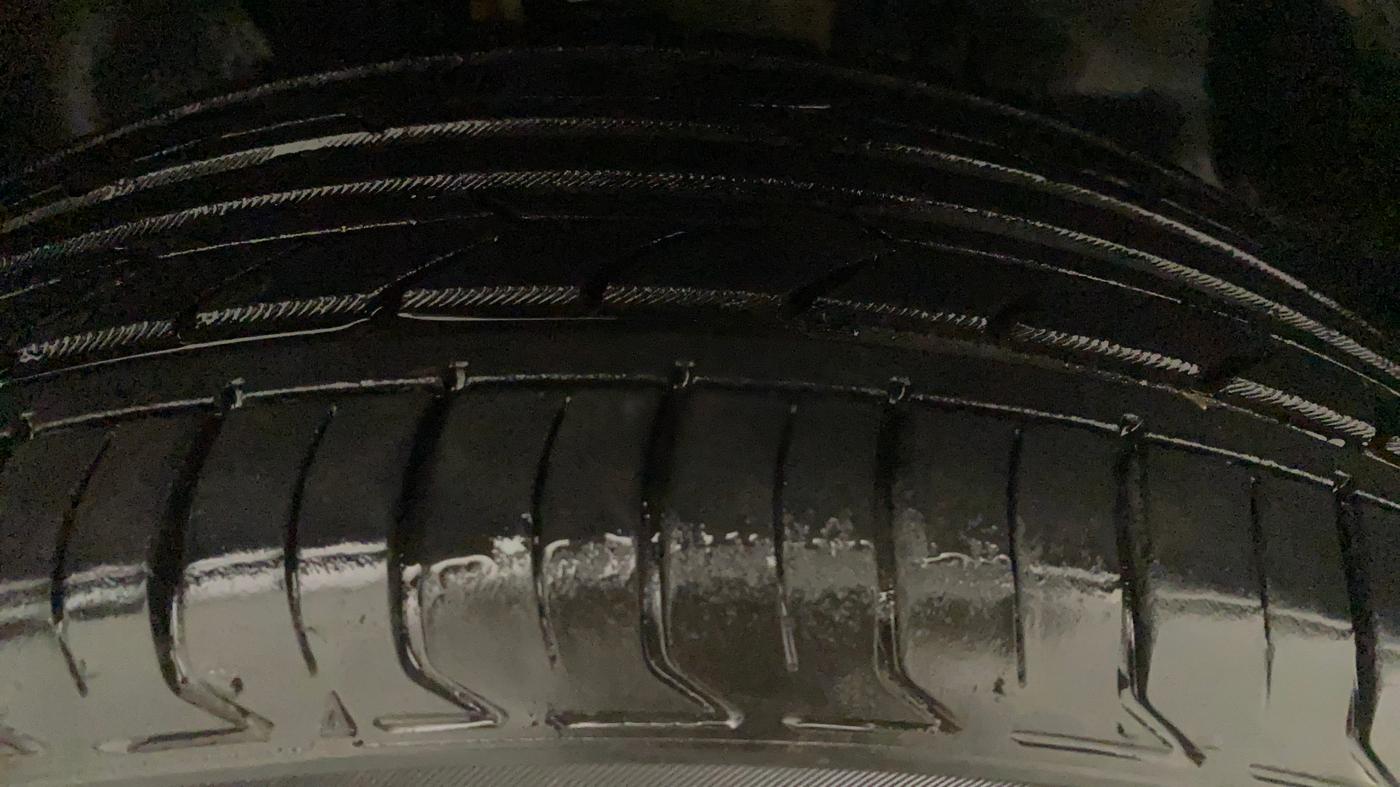 2017 Jeep Compass LIMITED 1.4 PETROL AT, Petrol, Automatic, 40,579 km, Left Front Tyre Tread