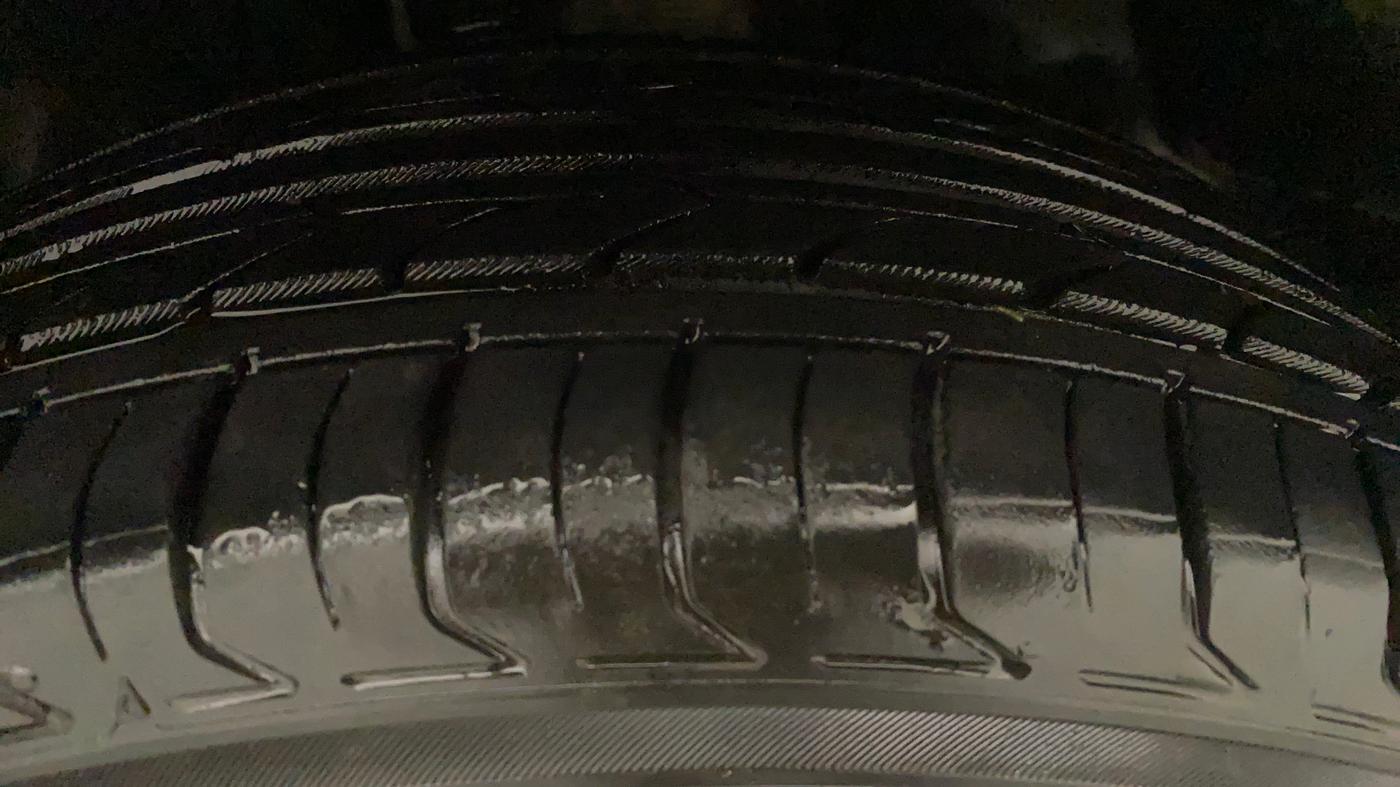 2017 Jeep Compass LIMITED 1.4 PETROL AT, Petrol, Automatic, 40,579 km, Right Front Tyre Tread