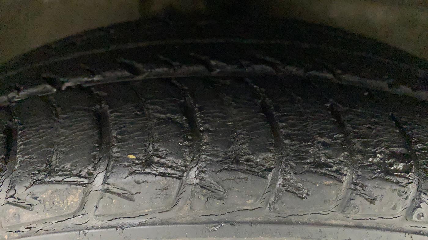 2015 Maruti Celerio VXI AMT, Petrol, Automatic, 23,107 km, Right Front Tyre Tread