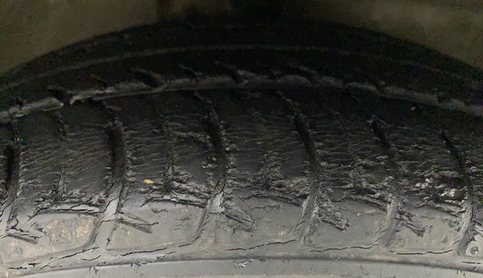 2015 Maruti Celerio VXI AMT, Petrol, Automatic, 23,107 km, Right Front Tyre Tread