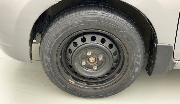 2015 Maruti Celerio VXI AMT, Petrol, Automatic, 23,107 km, Left front tyre - Minor crack