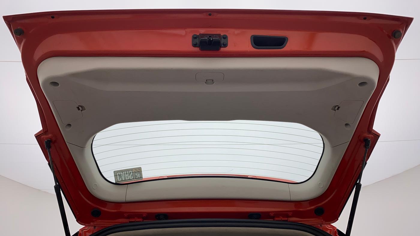 2019 Mahindra XUV300 W8 1.5 DIESEL, Diesel, Manual, 39,750 km, Boot Door Open