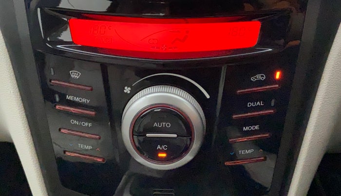 2019 Mahindra XUV300 W8 1.5 DIESEL, Diesel, Manual, 39,750 km, Multi-Zone Climate Control