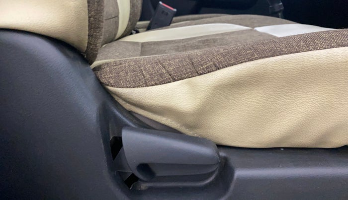 2015 Maruti Wagon R 1.0 VXI, Petrol, Manual, 35,919 km, Driver Side Adjustment Panel