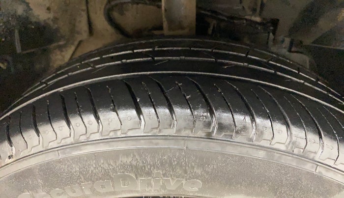 2018 Tata NEXON XM PETROL, Petrol, Manual, 50,930 km, Right Front Tyre Tread