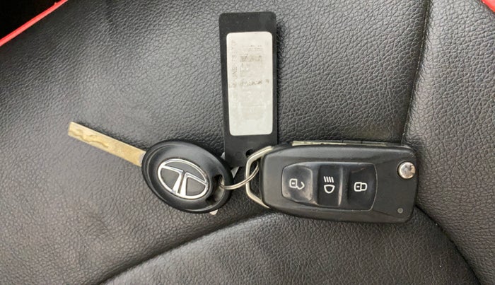 2018 Tata NEXON XM PETROL, Petrol, Manual, 50,930 km, Key Close Up