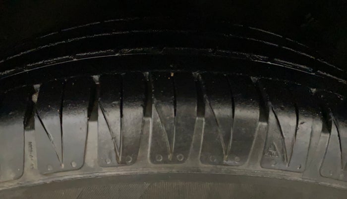 2021 KIA SONET HTK PLUS 1.2, CNG, Manual, 65,872 km, Left Front Tyre Tread
