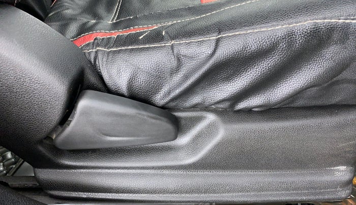 2018 Renault Kwid RXT, Petrol, Manual, 35,983 km, Driver Side Adjustment Panel