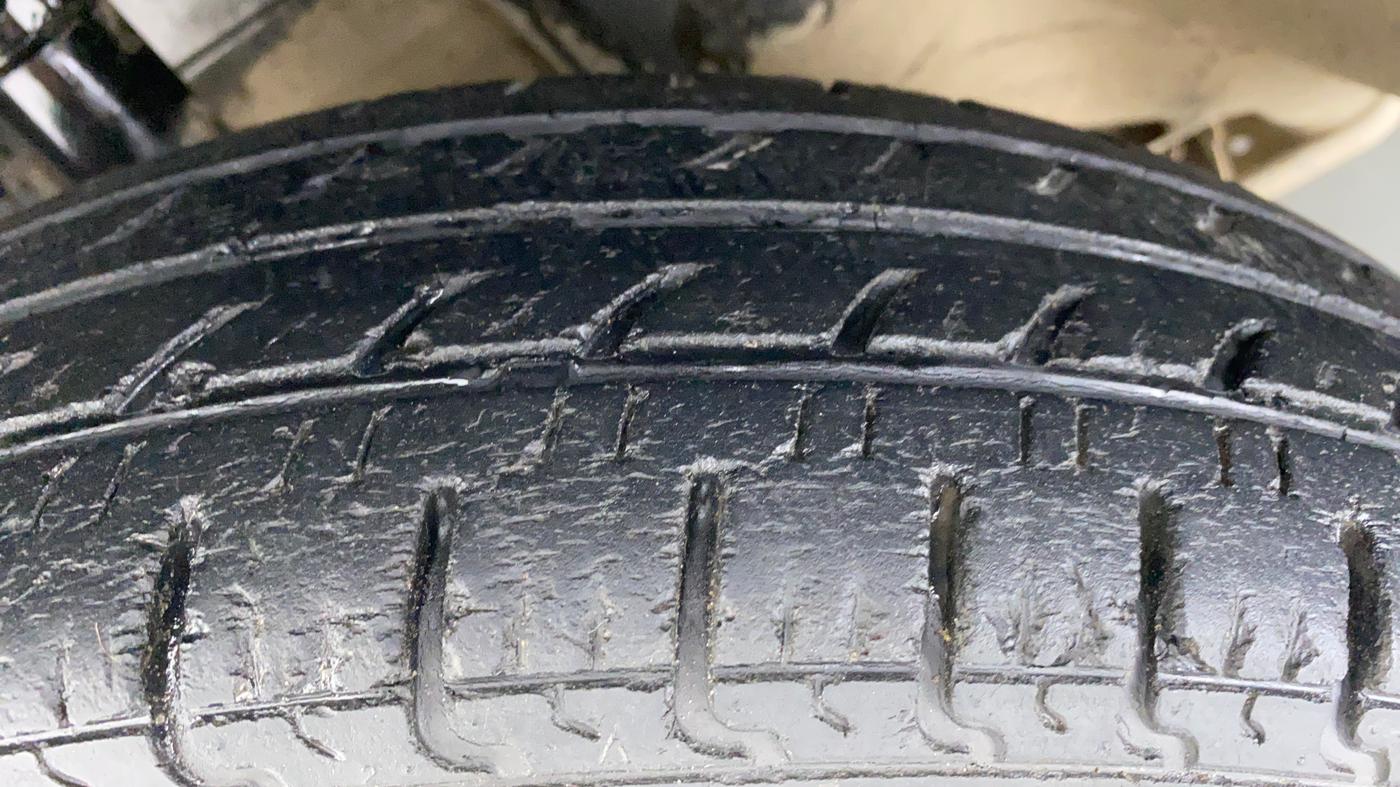 2018 Renault Kwid RXT, Petrol, Manual, 35,983 km, Left Front Tyre Tread