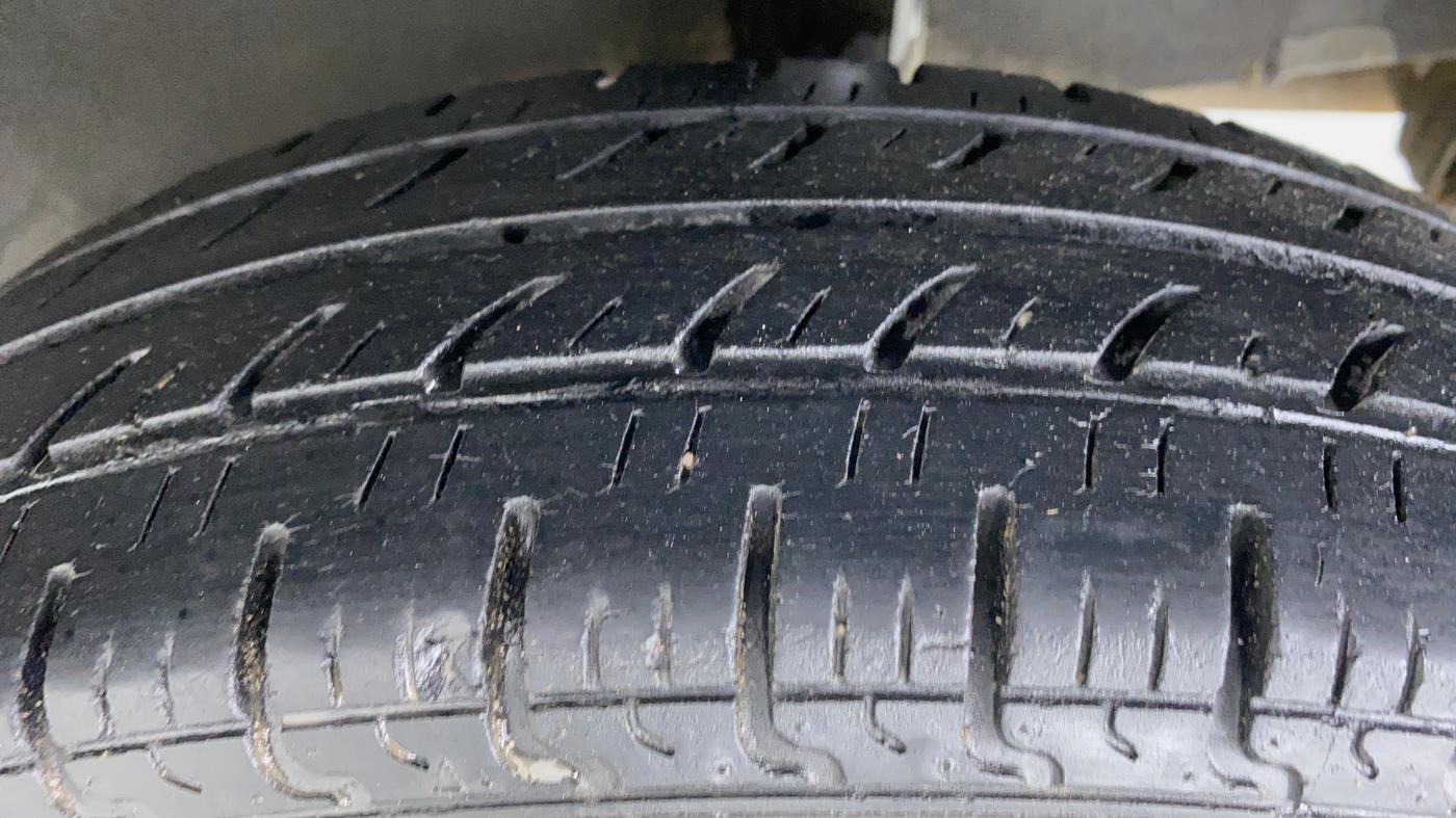 2018 Renault Kwid RXT, Petrol, Manual, 35,983 km, Left Rear Tyre Tread