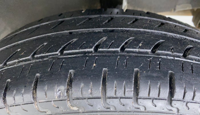2018 Renault Kwid RXT, Petrol, Manual, 35,983 km, Left Rear Tyre Tread