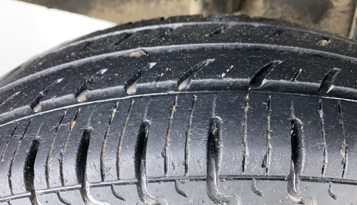 2018 Renault Kwid RXT, Petrol, Manual, 35,983 km, Right Rear Tyre Tread