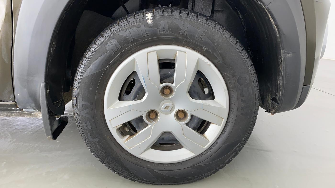 2018 Renault Kwid RXT, Petrol, Manual, 35,983 km, Right Front Wheel