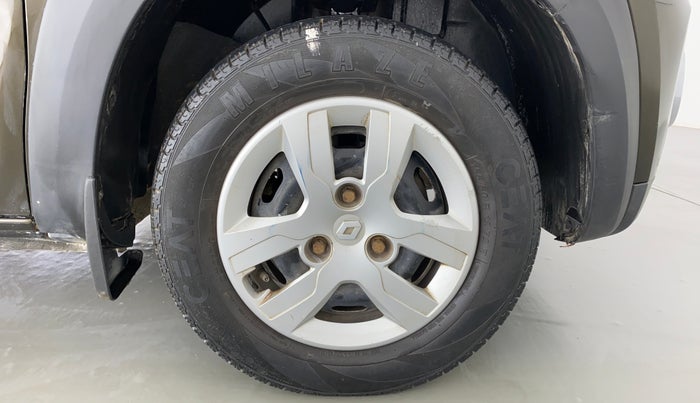 2018 Renault Kwid RXT, Petrol, Manual, 35,983 km, Right Front Wheel