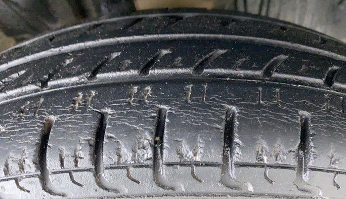 2018 Renault Kwid RXT, Petrol, Manual, 35,983 km, Right Front Tyre Tread