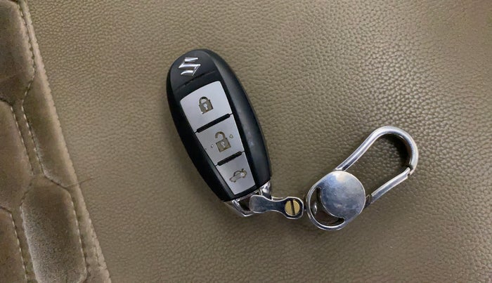 2016 Maruti Ciaz ZXI, Petrol, Manual, 95,555 km, Key Close Up