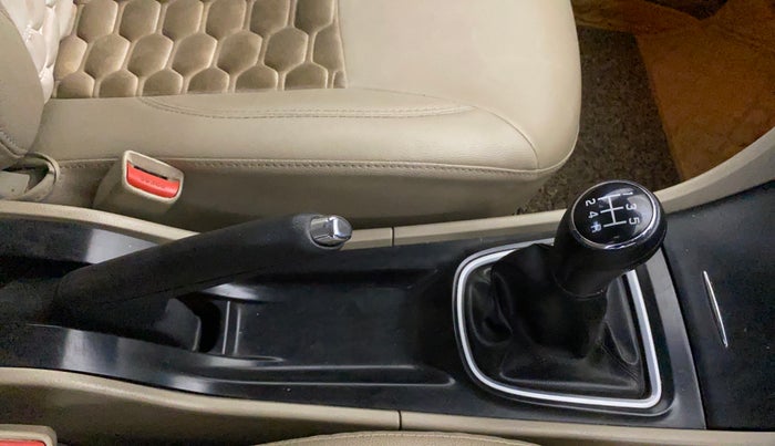 2016 Maruti Ciaz ZXI, Petrol, Manual, 95,555 km, Gear Lever