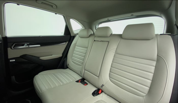 2019 KIA SELTOS GTX+ 1.4 MT, Petrol, Manual, 30,956 km, Right Side Rear Door Cabin